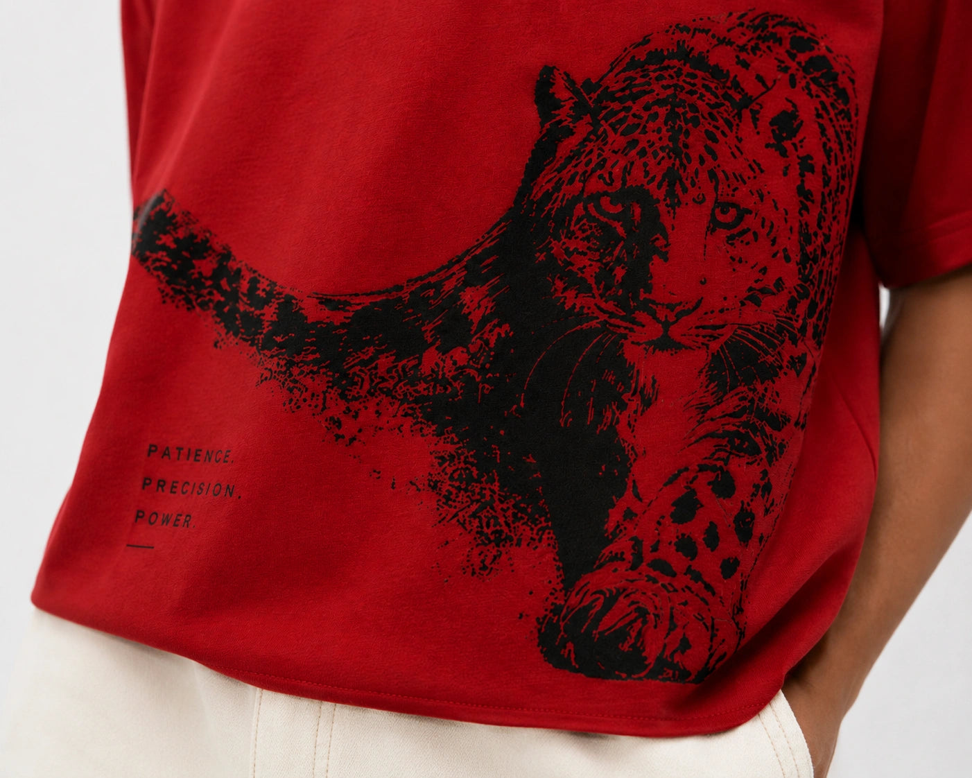 SILENT PREDATOR
TEE